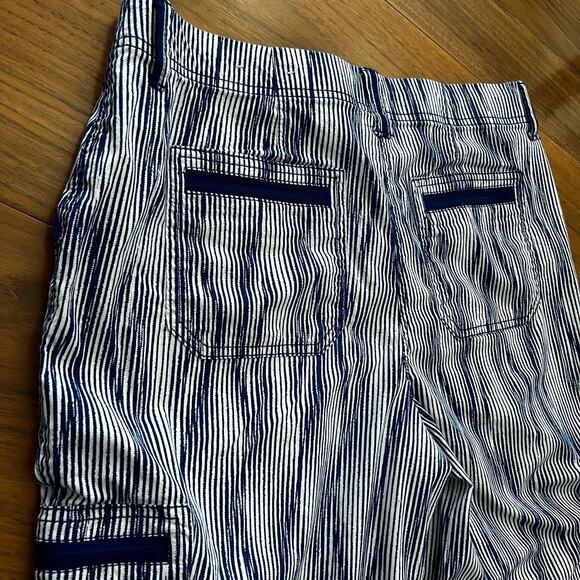 Chicos Capri Size 1 US 8 Stretch Denim Blue White Wavy Stripe - Picture 4 of 10